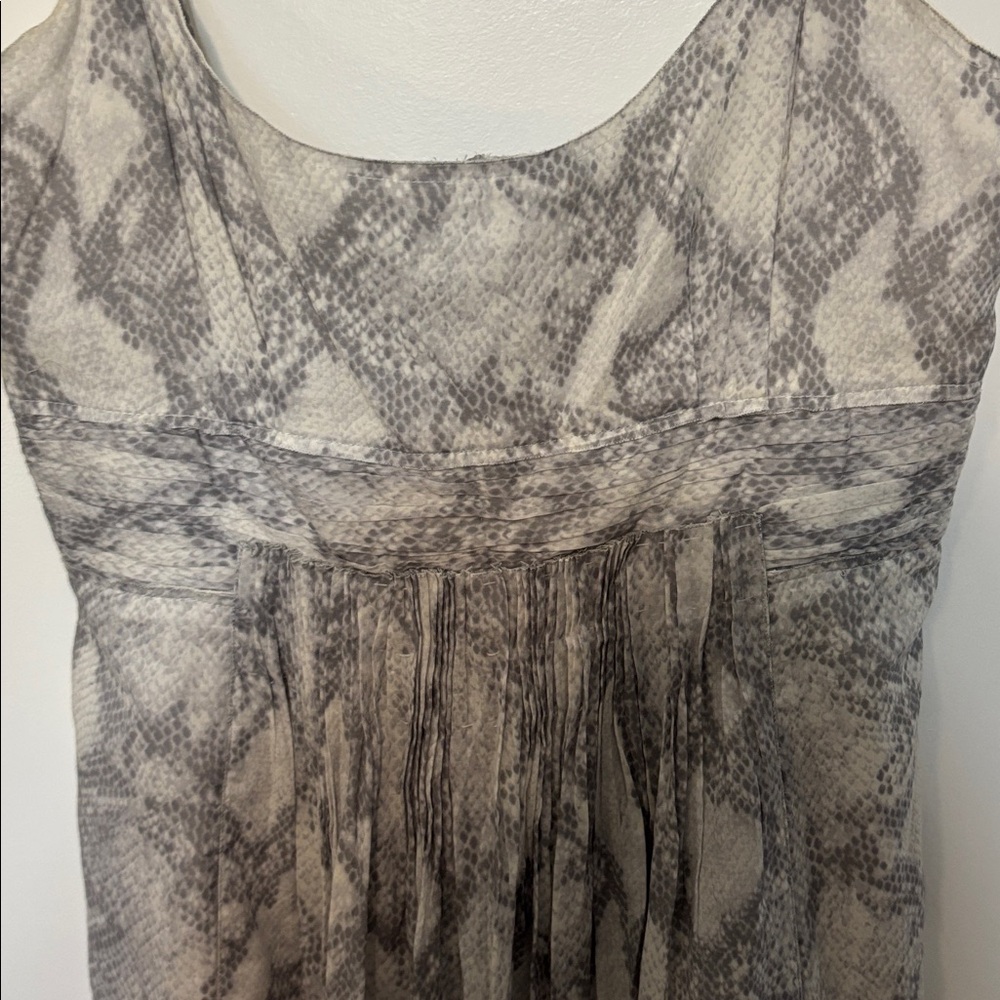 Elie Tahari Leanne Gray Snake Print Pleated Dress - Size 10 - Picture 3 of 14